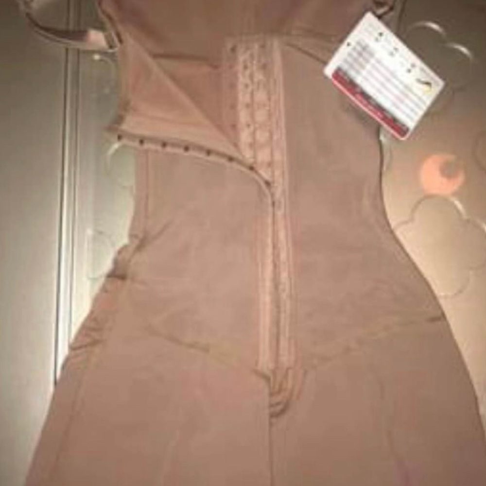 Shapewear - image 1